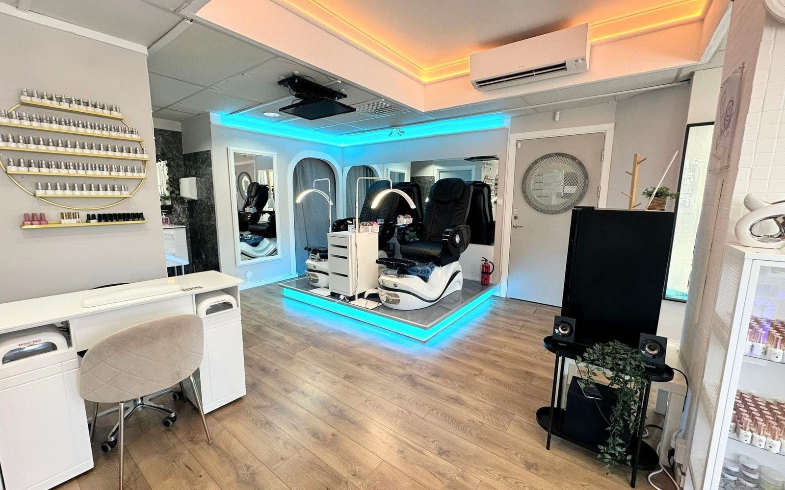 Pedikyrstolar hos AT Nails