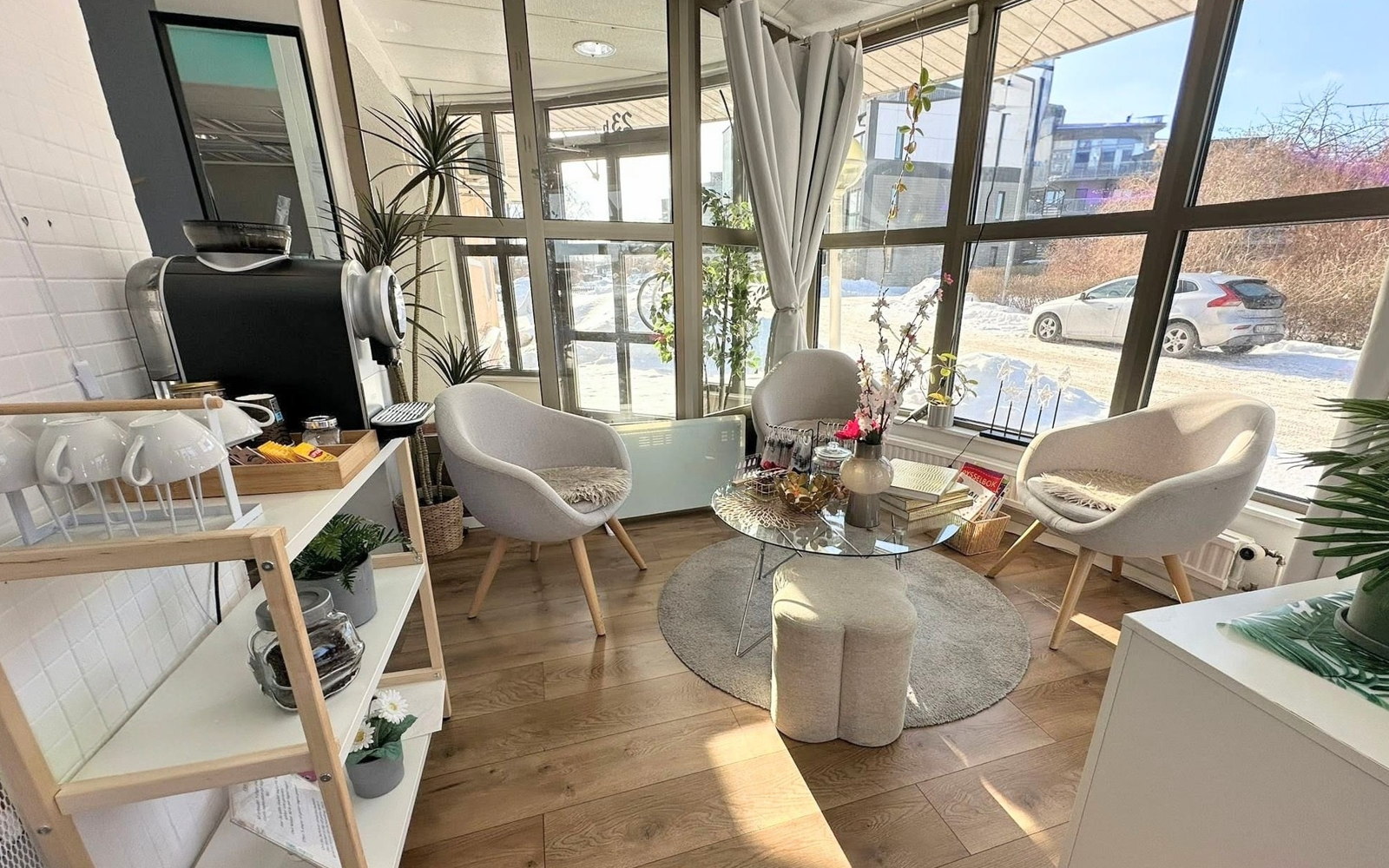 En lugn stund i salongens sittgrupp